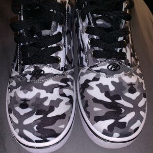 Heelys camo sneakers size 7
